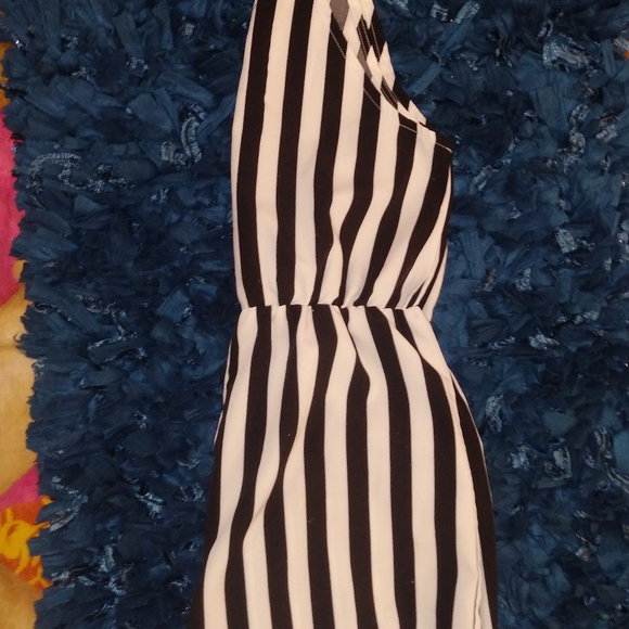 Girls Black & WHITE romper - Picture 3 of 3